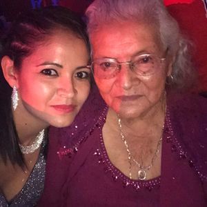 Meet your Posher, Roxana